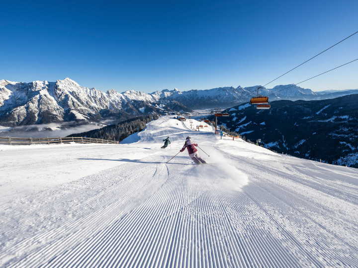 Skiing in Leogang