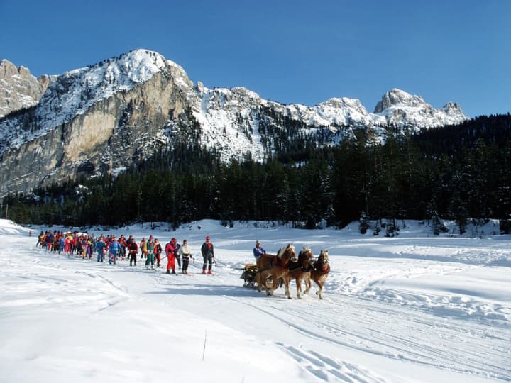 Horse-drawn tow in San Cassiano